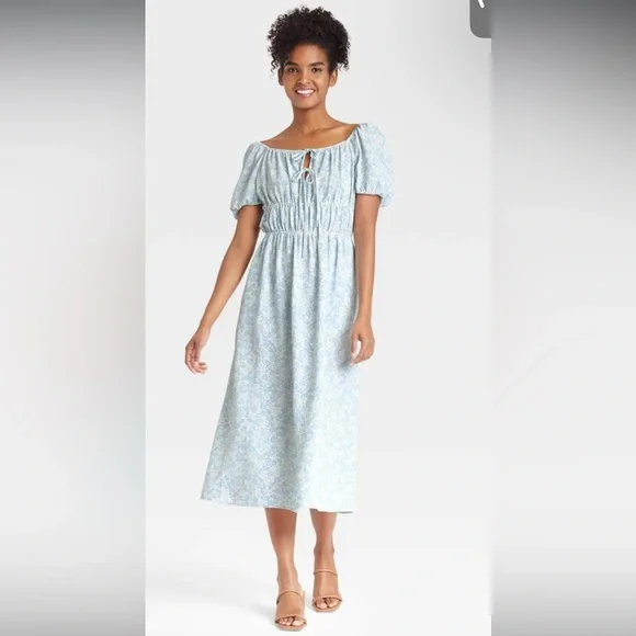 Women’s light blue Puff sleeve Short sleeve Smocked midi dress — Who What Wear - Picture 1 of 2